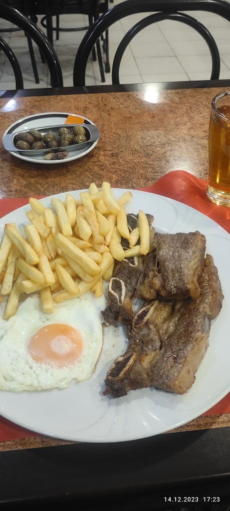 Bar Restaurant Braseria A&M — Comida y bebida