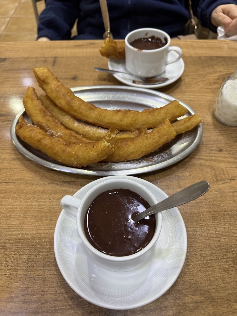 Bar Cafeteria la Churreria — Comida y bebida