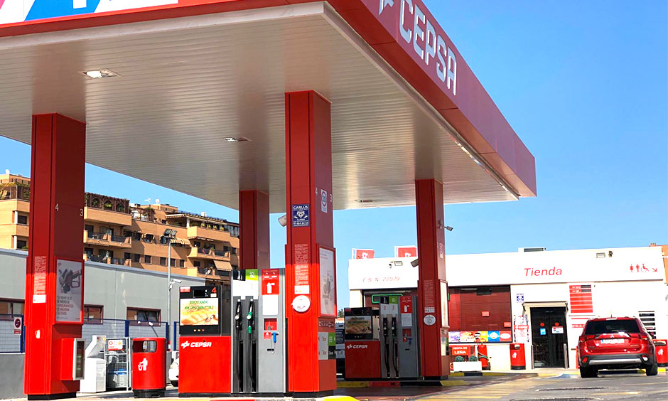 Estacion de servicio Cepsa GUIBE RIVAS — Surtidor de combustible