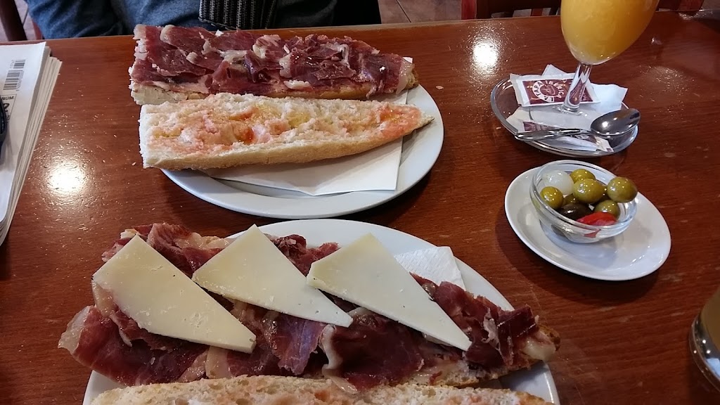 La Tapa Iberica — Comida y bebida