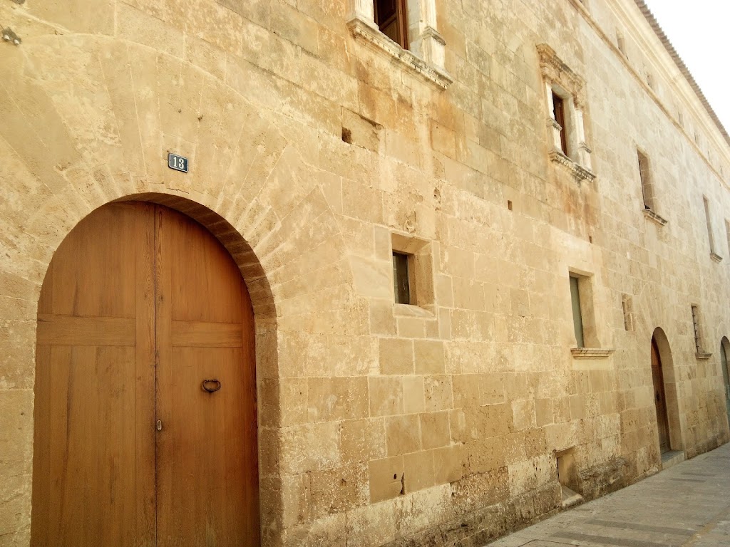 Arxiu Historic i Sala d'Exposicions Can Fondo