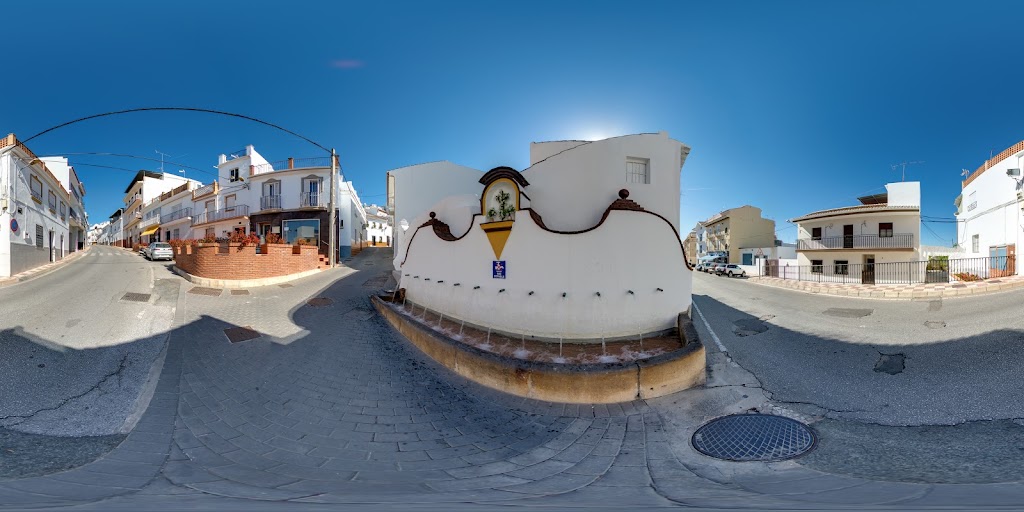 Fuente Lucena o Fuente de los Doce Canos — Street View y 360deg