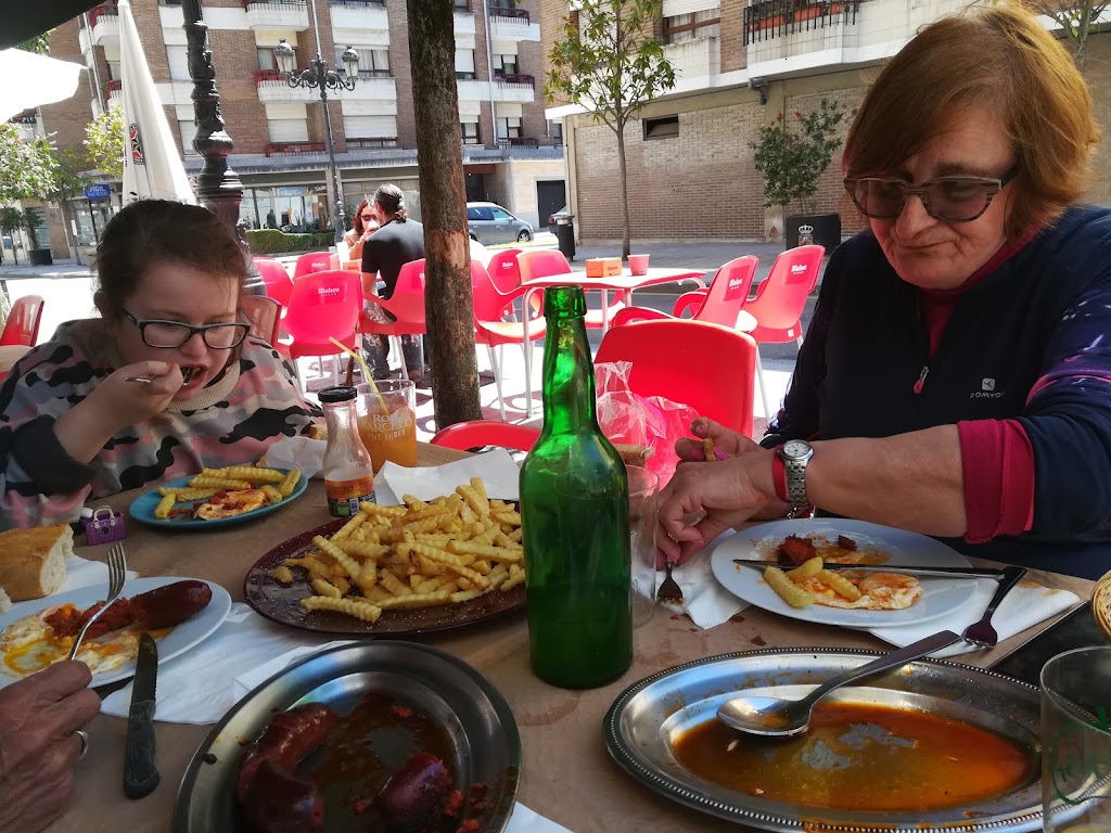 La Tapona — Comida y bebida