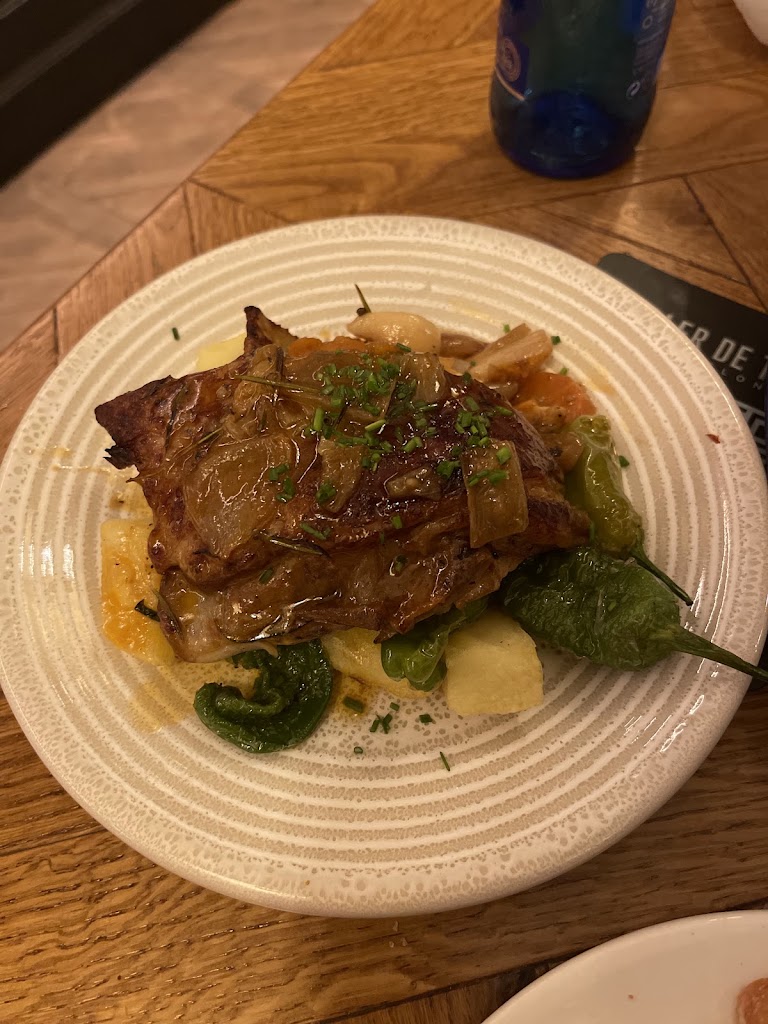 BAR CESAR — Comida y bebida