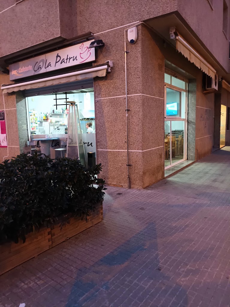 Bar - Cafeteria Ca La Patru — Todas