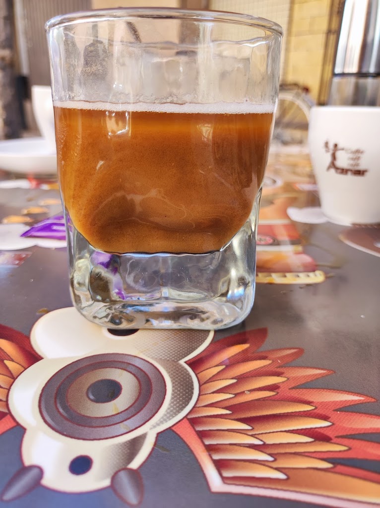 Cafe Bar Pastis — Comida y bebida