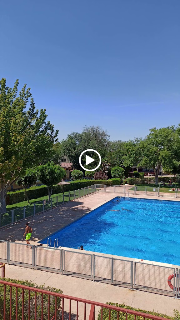 Piscina Cubierta Municipal Alcazar — Videos
