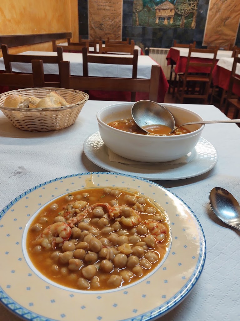 Restaurante El Montanes — Comida y bebida
