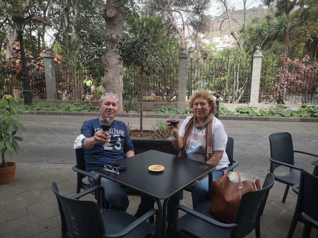 Bar Cafeteria El Bulevar — Ambiente