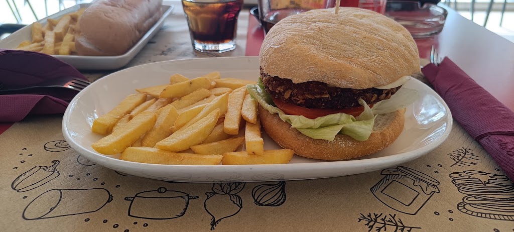 La Charca — Comida y bebida