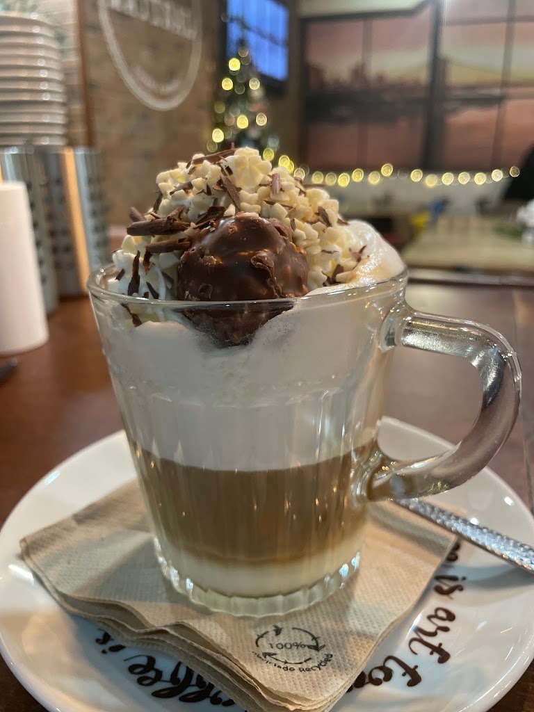La Matinal Coffee & Brunch — Capuchino