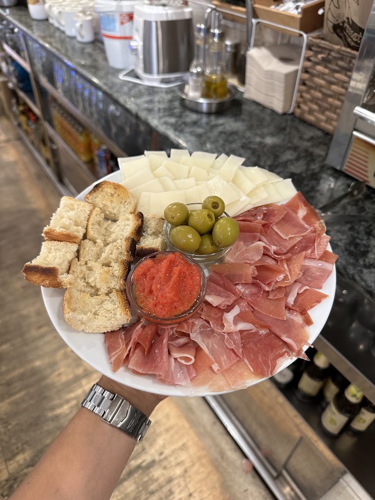 Cafeteria El Passatge — Comida y bebida