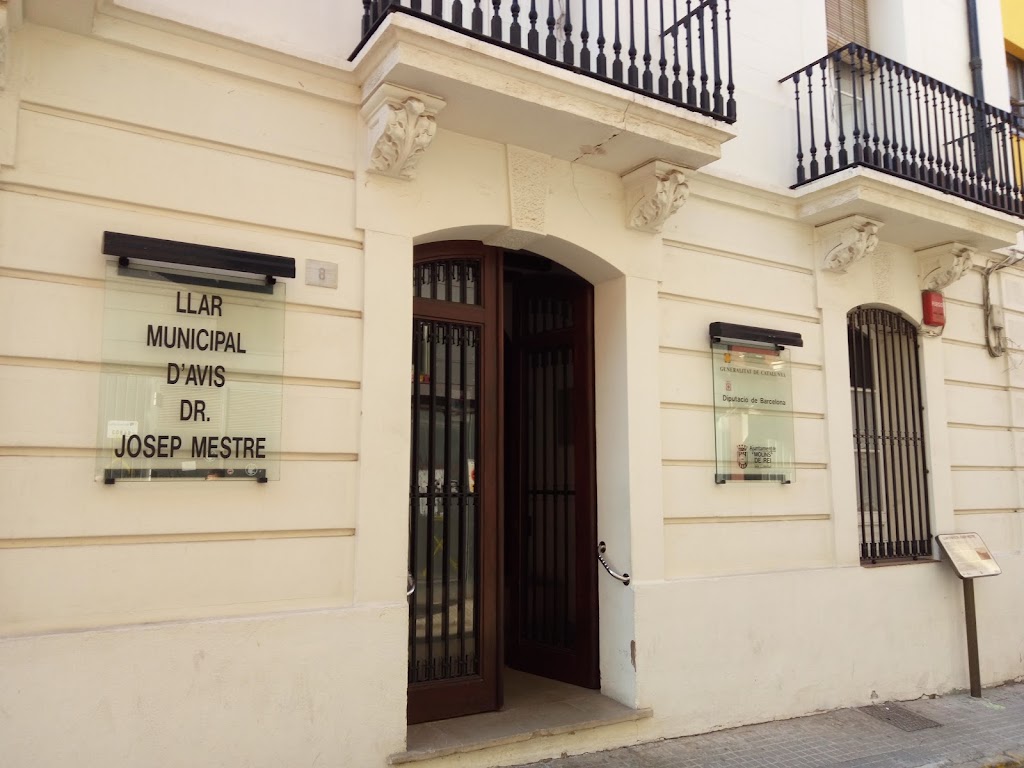 Llar Municipal d'Avis "Dr. Josep Mestre" — Exterior