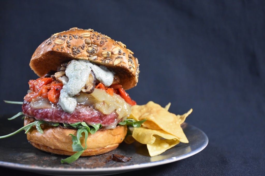 Leioa Meat House — Comida y bebida