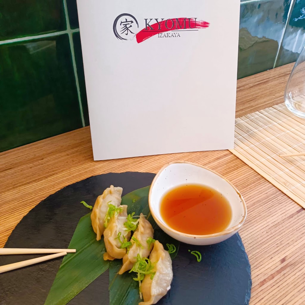 Kyomu Izakaya — Comida y bebida