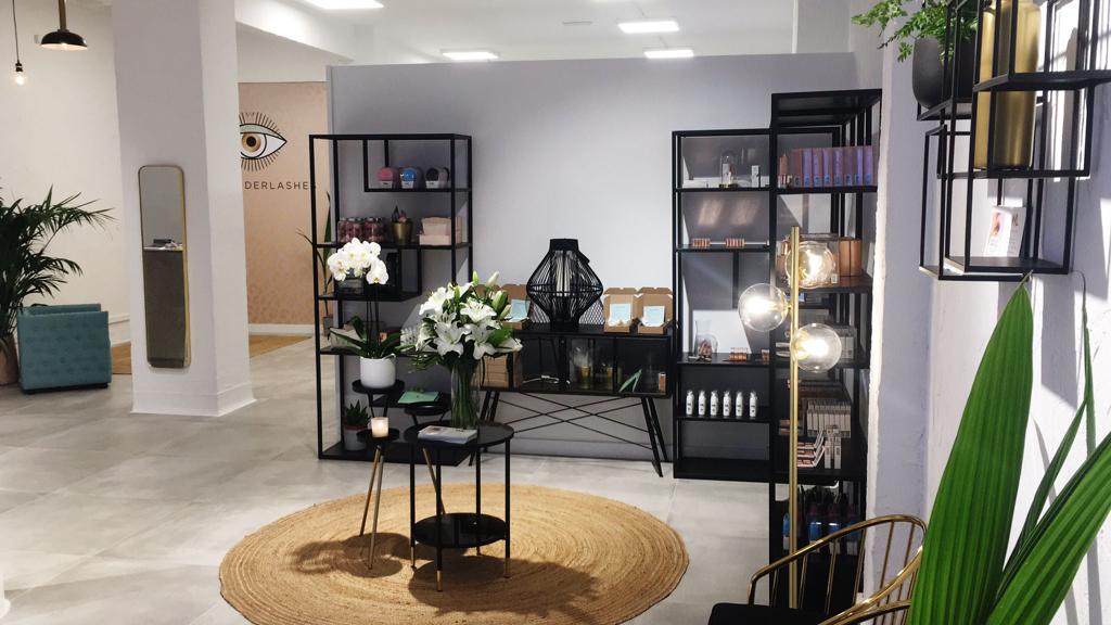 WL WonderLashes — Interior