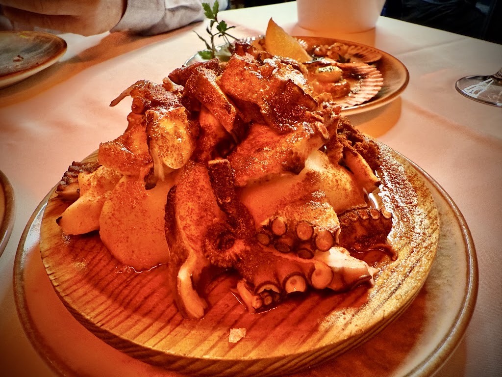 Cachelo Restaurante — Comida y bebida
