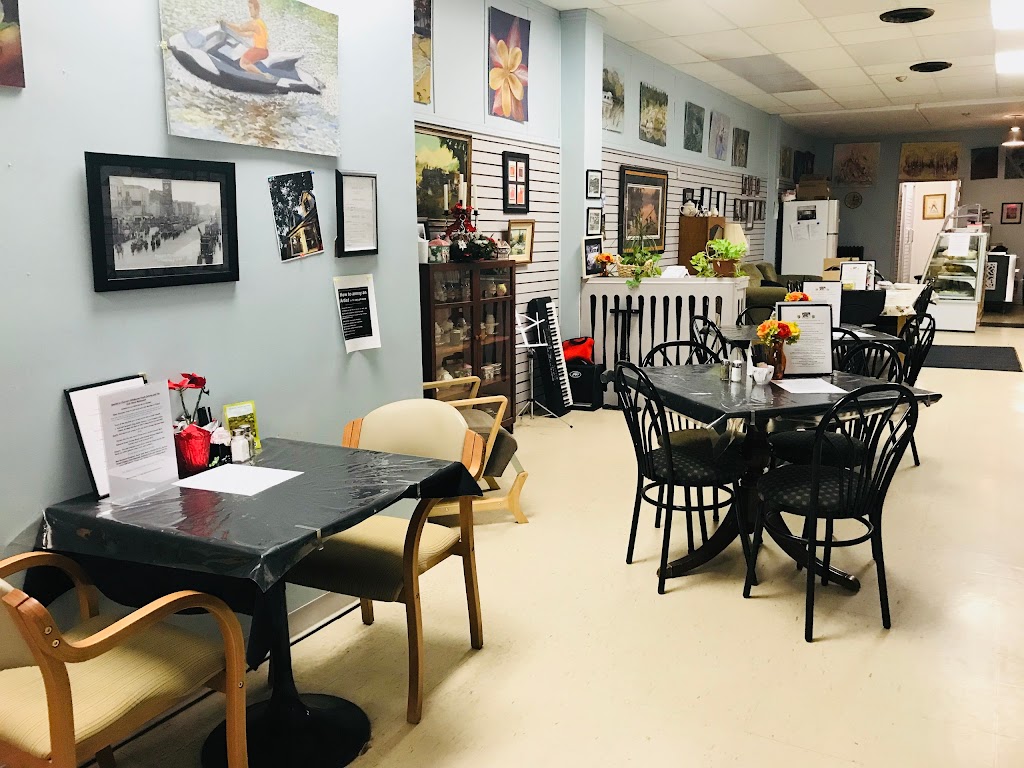 Charmin's Wholesome Foods Catering, Meals and The Club House Restaurant in Lindsay