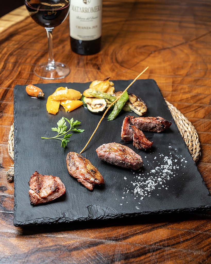 Restaurante Can Brasa N - II — Comida y bebida