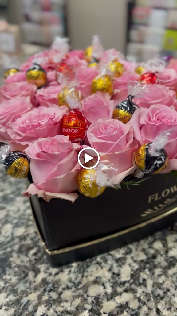 Lola's Floristas la colonia flower shop — Videos