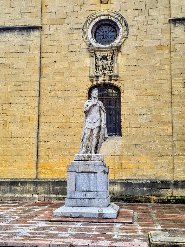 Monumento a Alfonso II de Asturias
