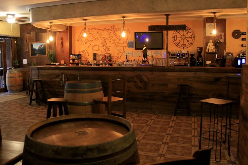 Al dos hermanas CAFE-BAR. — Ambiente