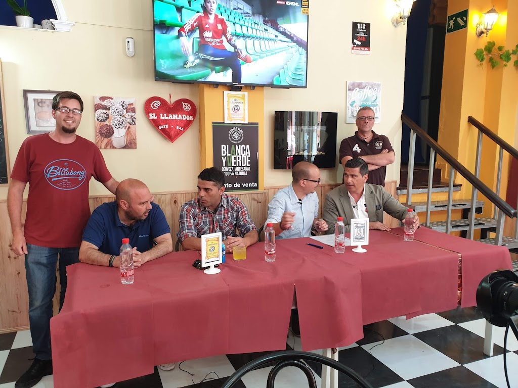 Cafe-Bar El Llamador — Ambiente