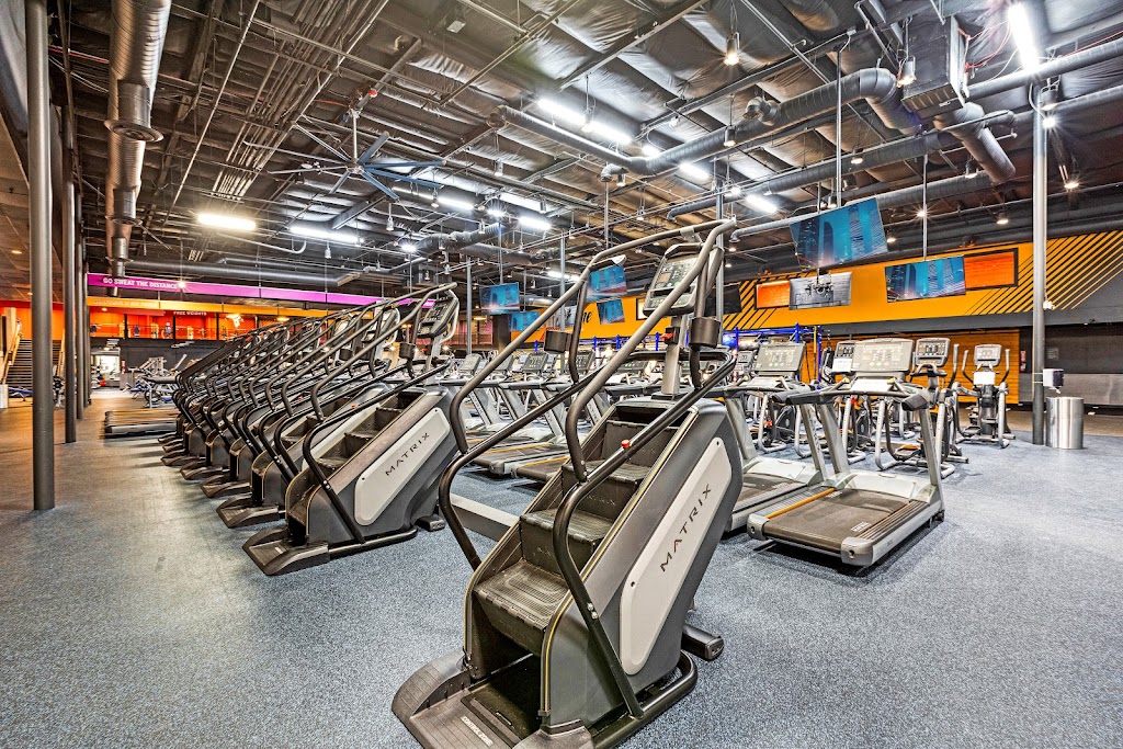  Crunch Fitness - Shaw