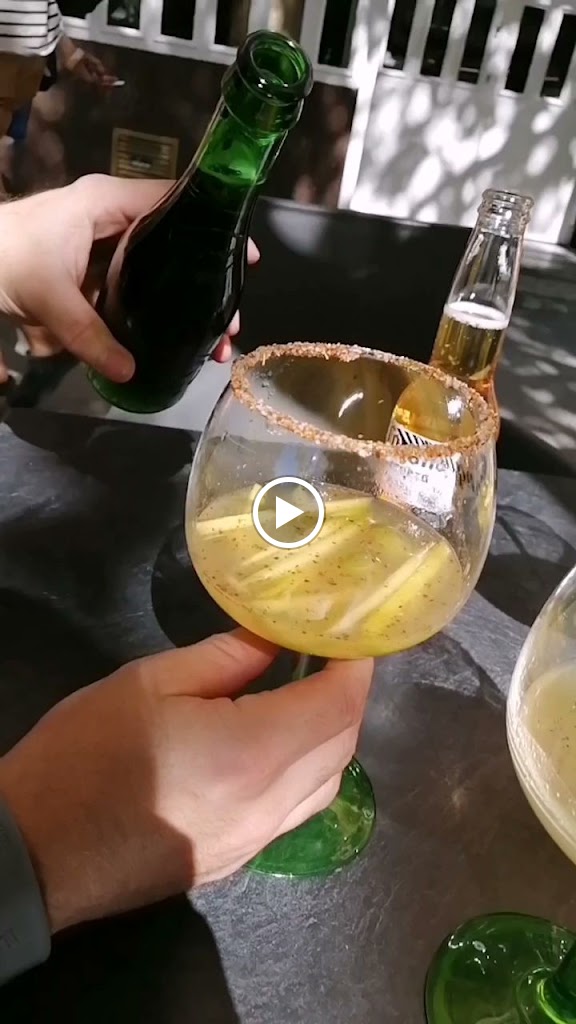 Tazzmania Restaurante Bar Latino Colombiano — Videos