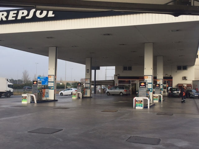 Petroalmiq S L — Estacion de servicio