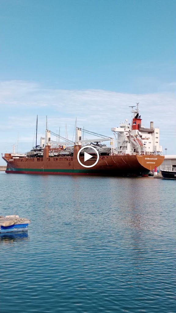 Ancla de barco mercante en el puerto de Gandia — Videos