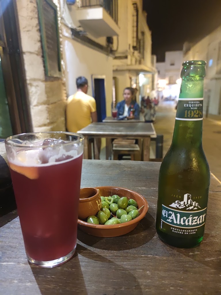 Taberna Er Quejio — Comida y bebida