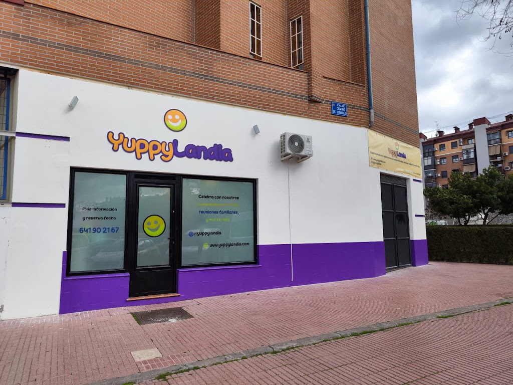 YUPPYLANDIA Alquiler de sala para celebraciones con parque de bolas, zona de juegos y completamente adaptada para tu evento.