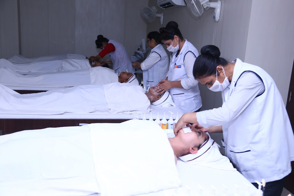 Vlcc School Of Beauty Institute In Kirti Nagar New Delhi