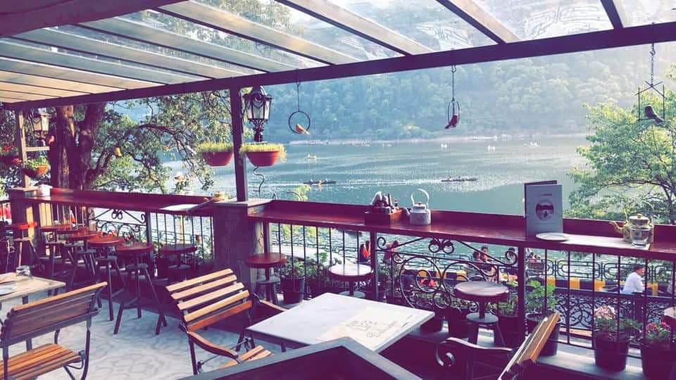 Cafe Lakeside