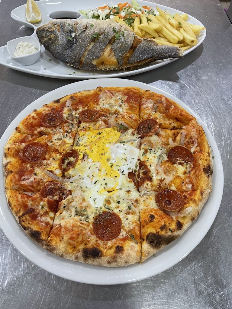 Meson Los Caracoles Pilar De Horadada — Pizza