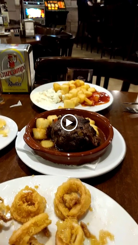 Cafeteria Taperia Fama — Videos