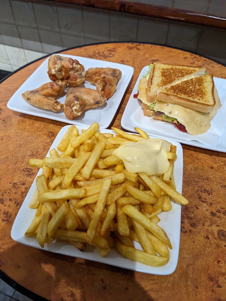 Hamburgueseria Txantxiku, SC — Comida y bebida