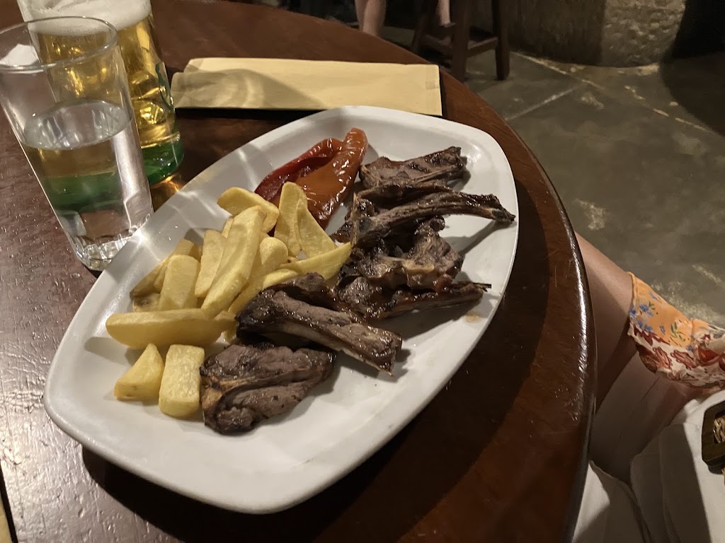 Restaurante Cueva Bartolo — Comida y bebida