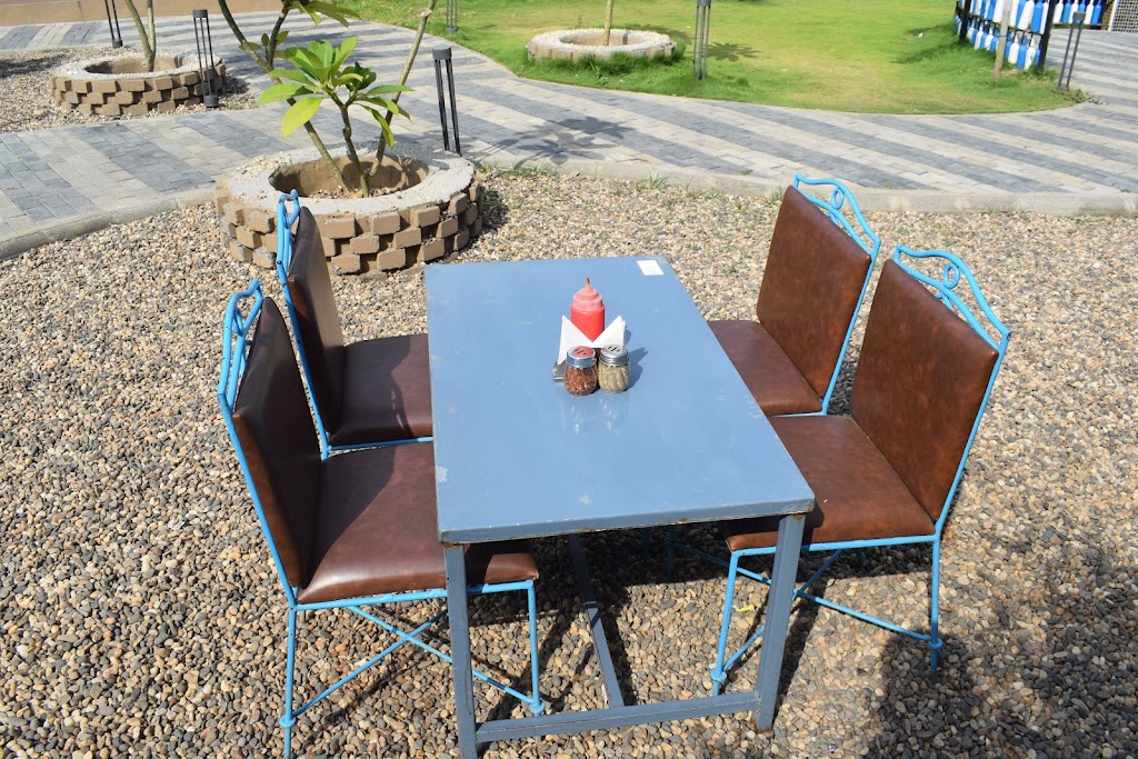 Cafe Bloom Best Cafe Restaurant Fast Food Restaurant In Kadi