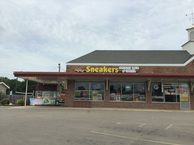  Sneakers Sports Bar & Grill