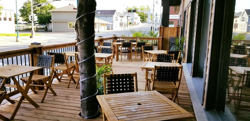 Moonshin'hers Café Bistro Inc. in Edmundston
