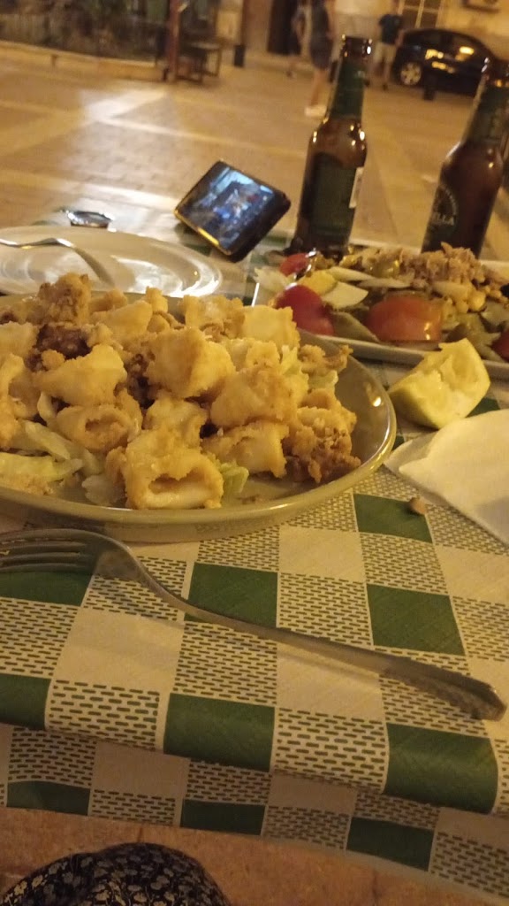 Bar el Momo — Comida y bebida