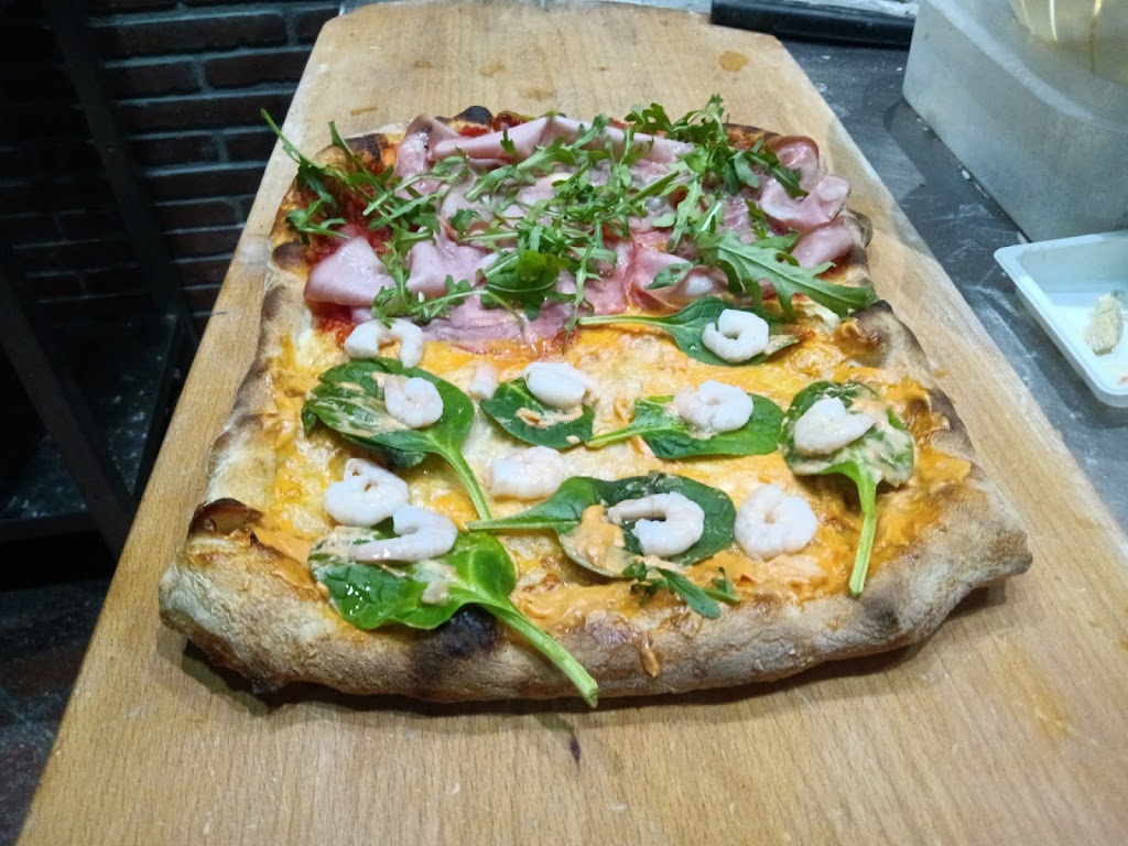 CarosOne La Pizza — Comida y bebida