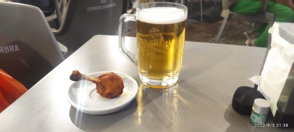 Los Roeles — Comida y bebida