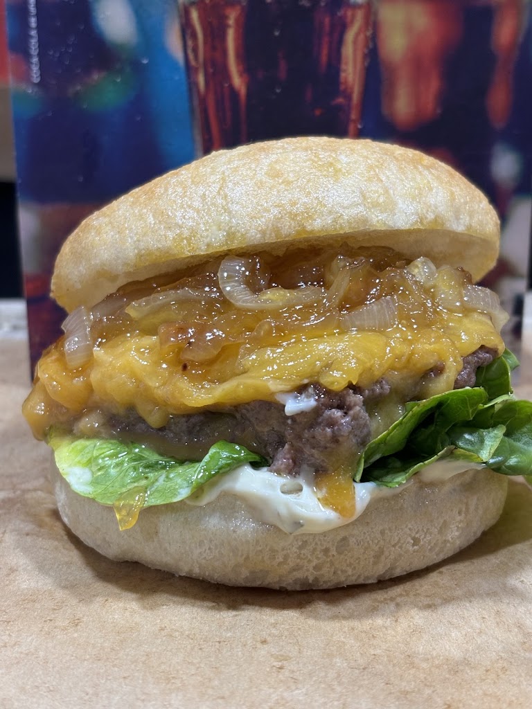 C4 Cafe Bar — Comida y bebida