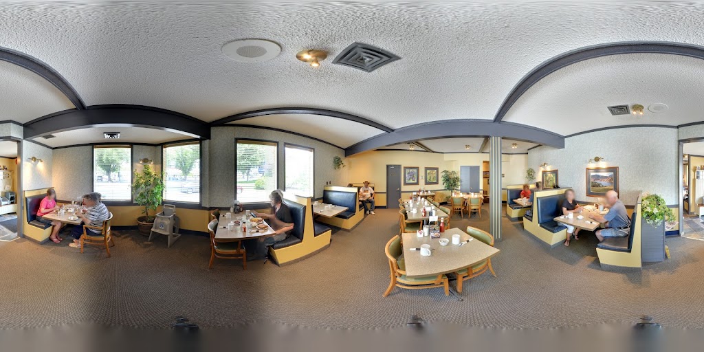 Bear's Den Restaurant in Penticton