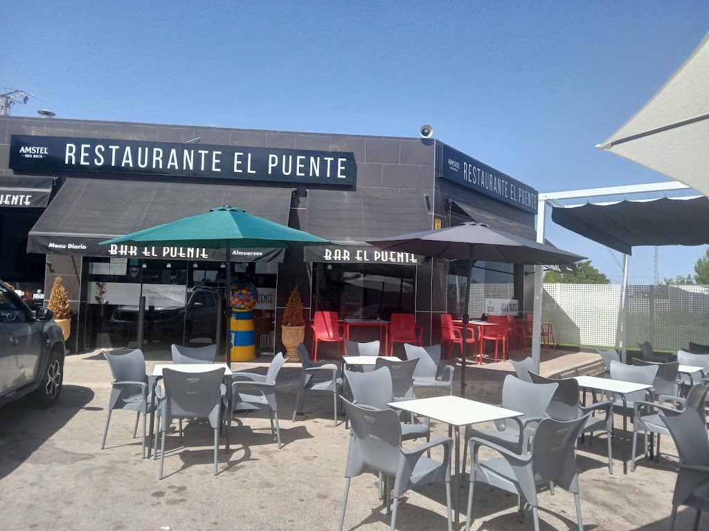 El Puente Bar Restaurante — Ambiente