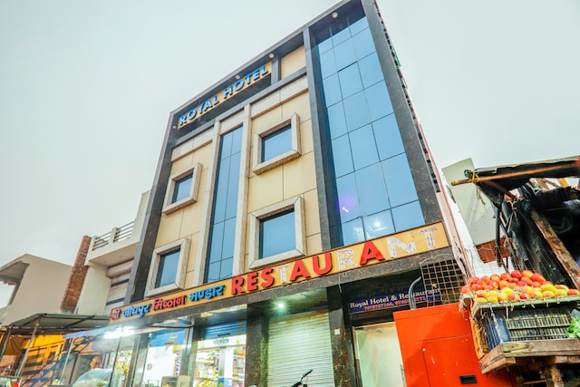 Oyo 64424 Hotel Royal