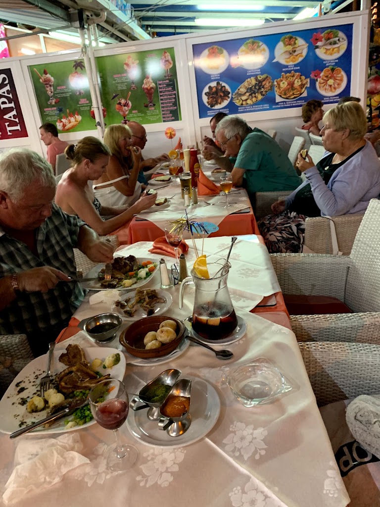 Intercontinental Restaurante — Comida y bebida
